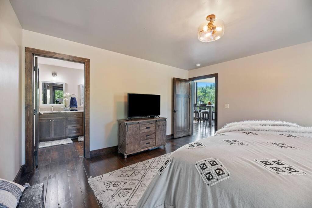 فيلا Altitude Adjustment- Panoramic Views, Sleeps 12 Lead المظهر الخارجي الصورة
